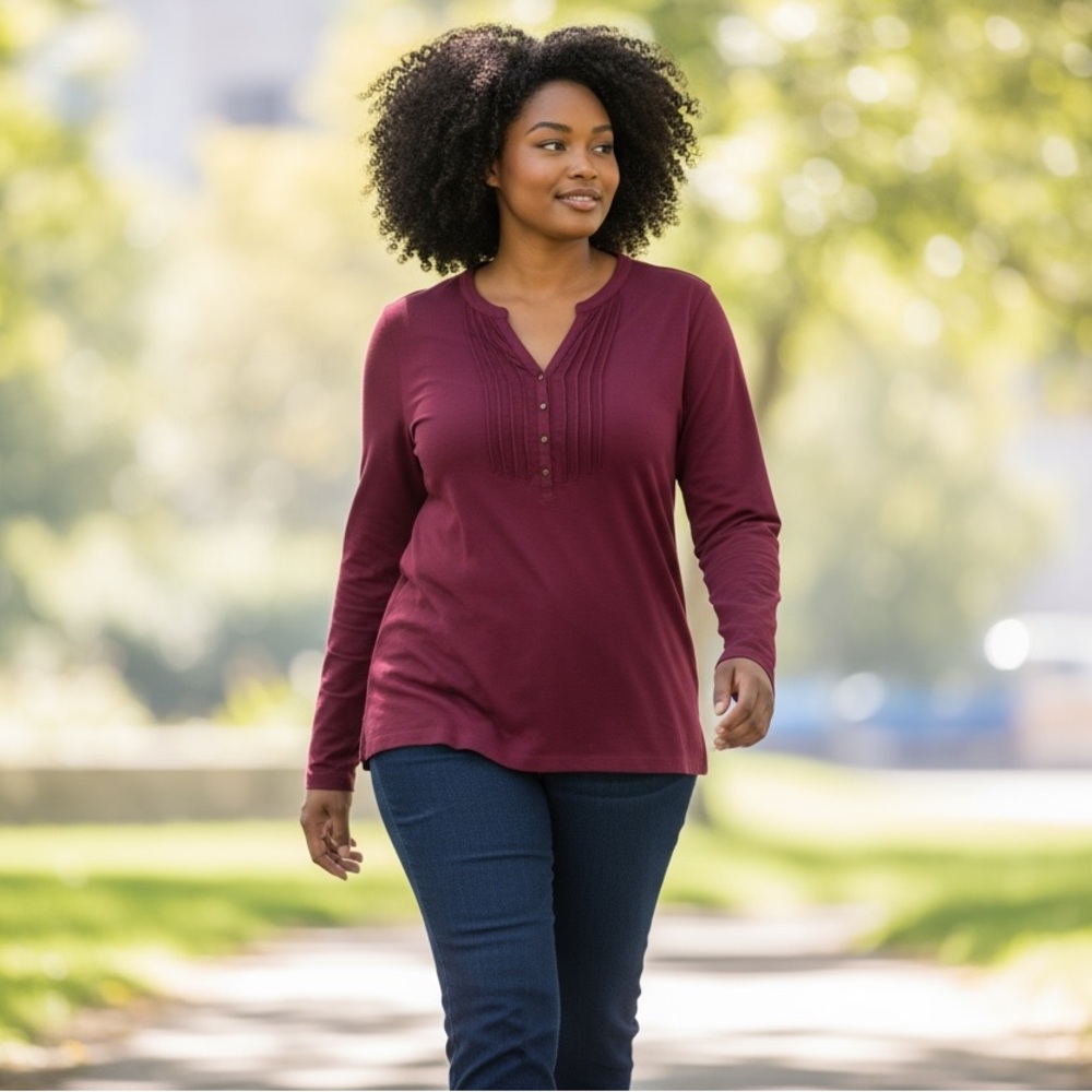 Eddie Bauer women's henley top.
Maroon.‎